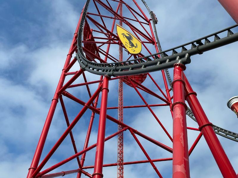 montagne russe Red Force à Ferrari Land